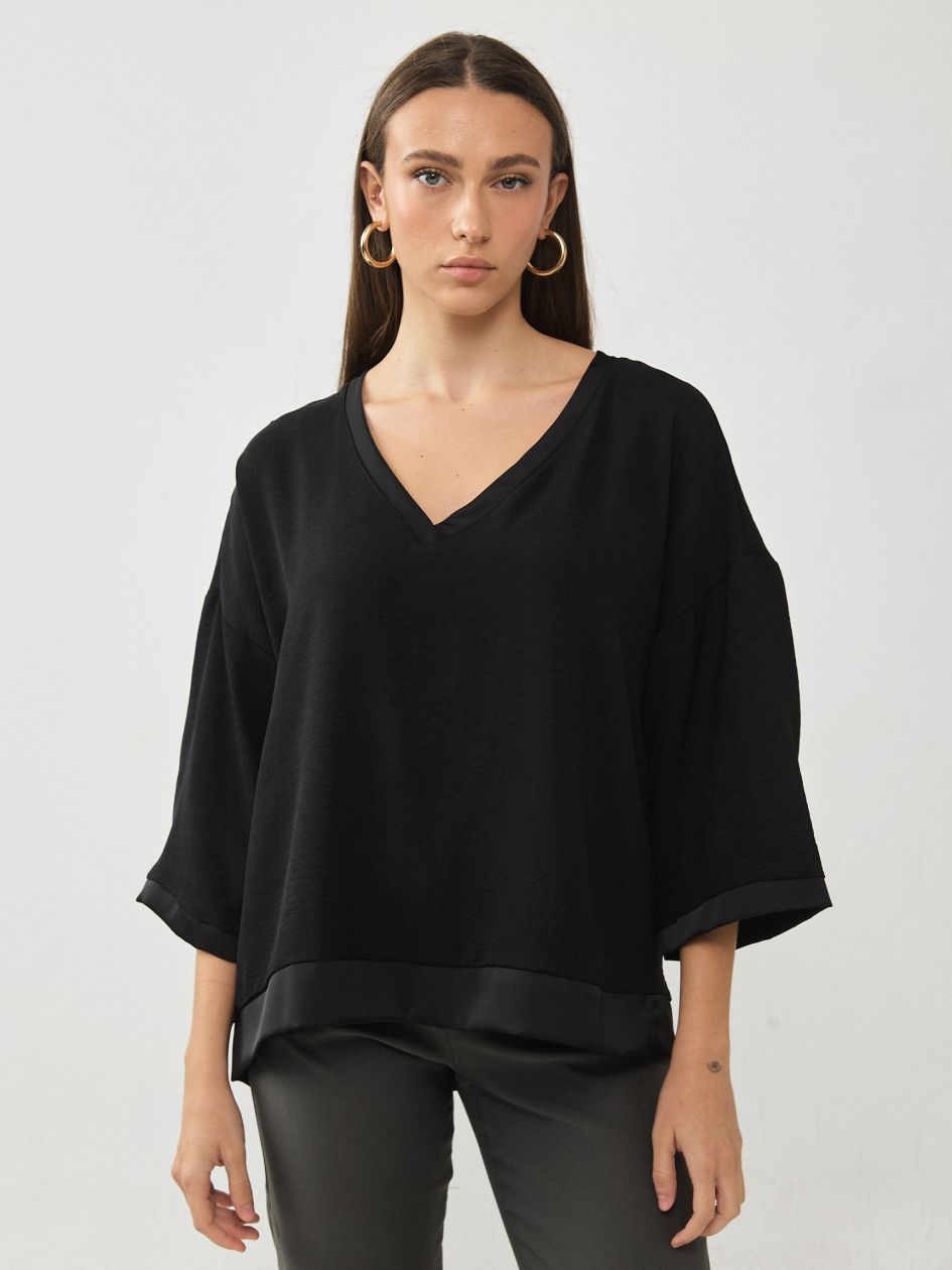 חולצה וי שילוב סאטן