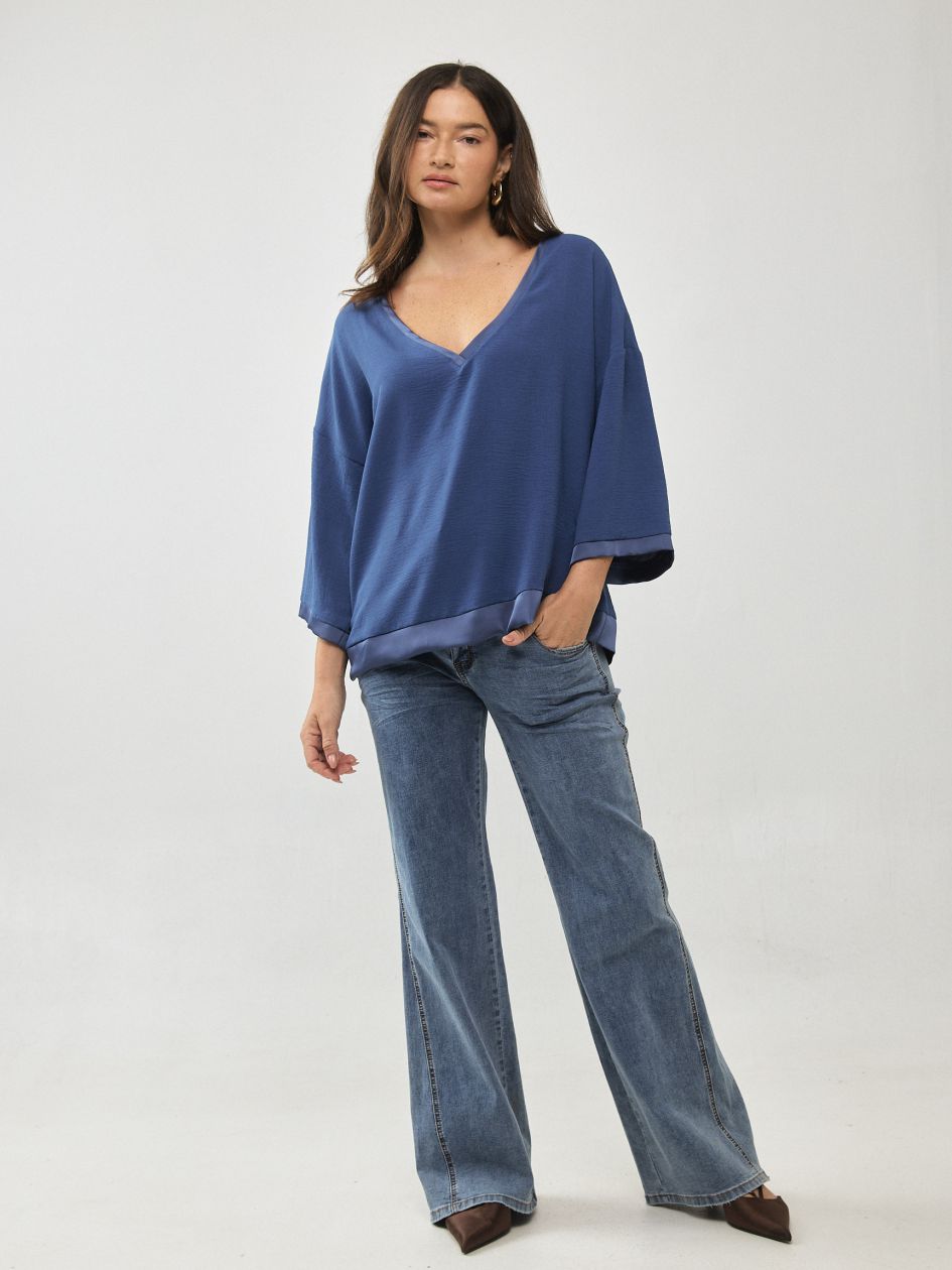 חולצה וי שילוב סאטן