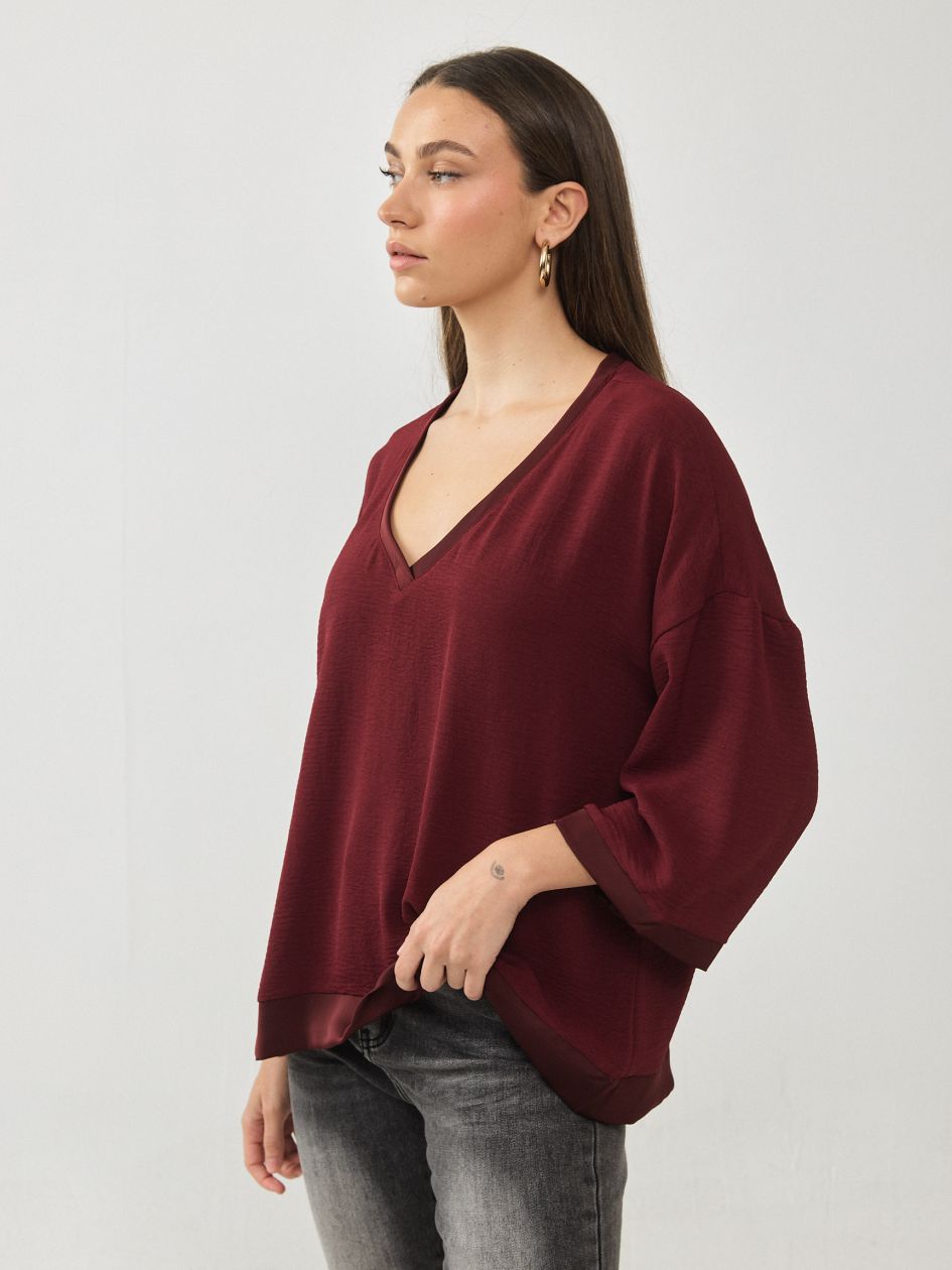 חולצה וי שילוב סאטן