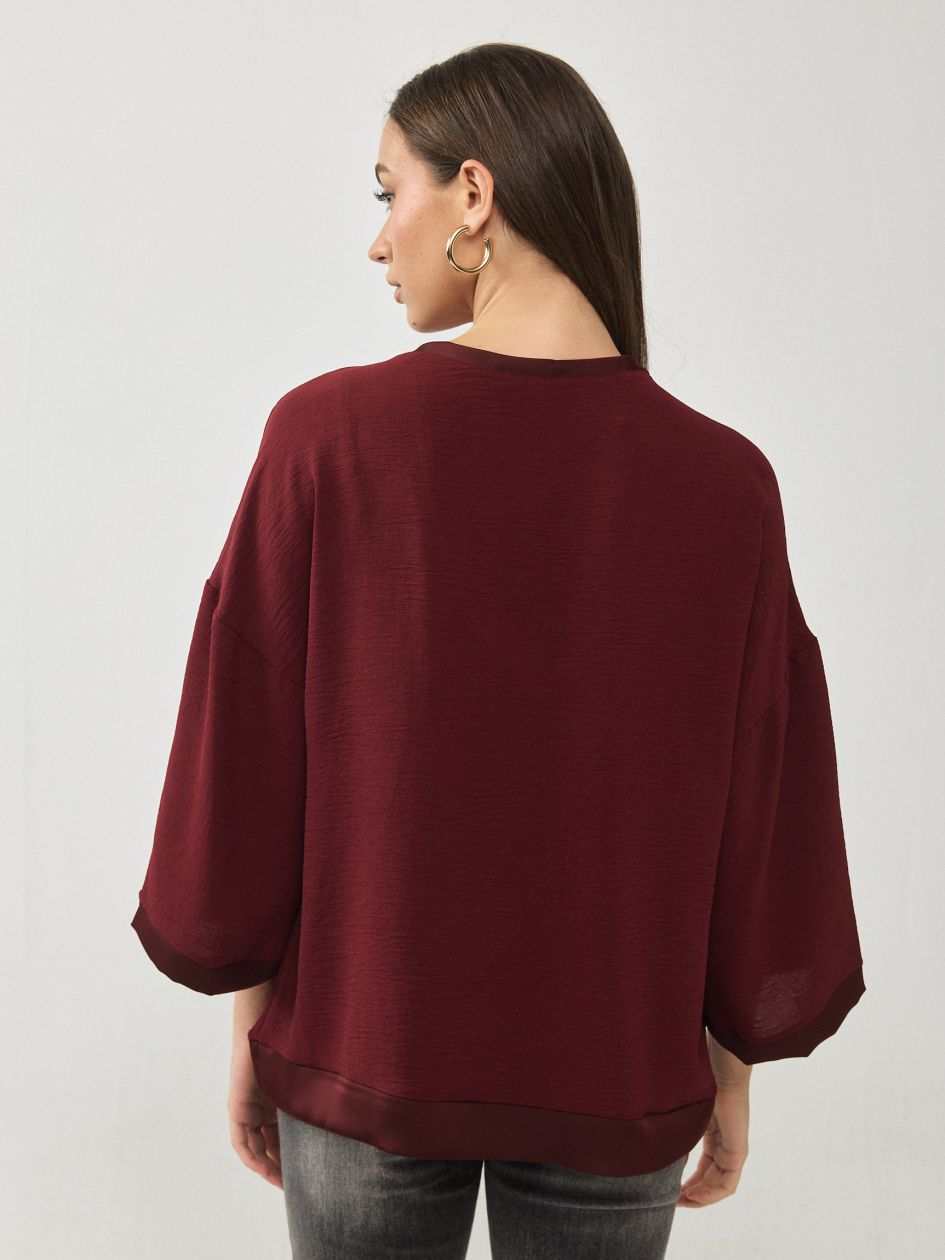 חולצה וי שילוב סאטן