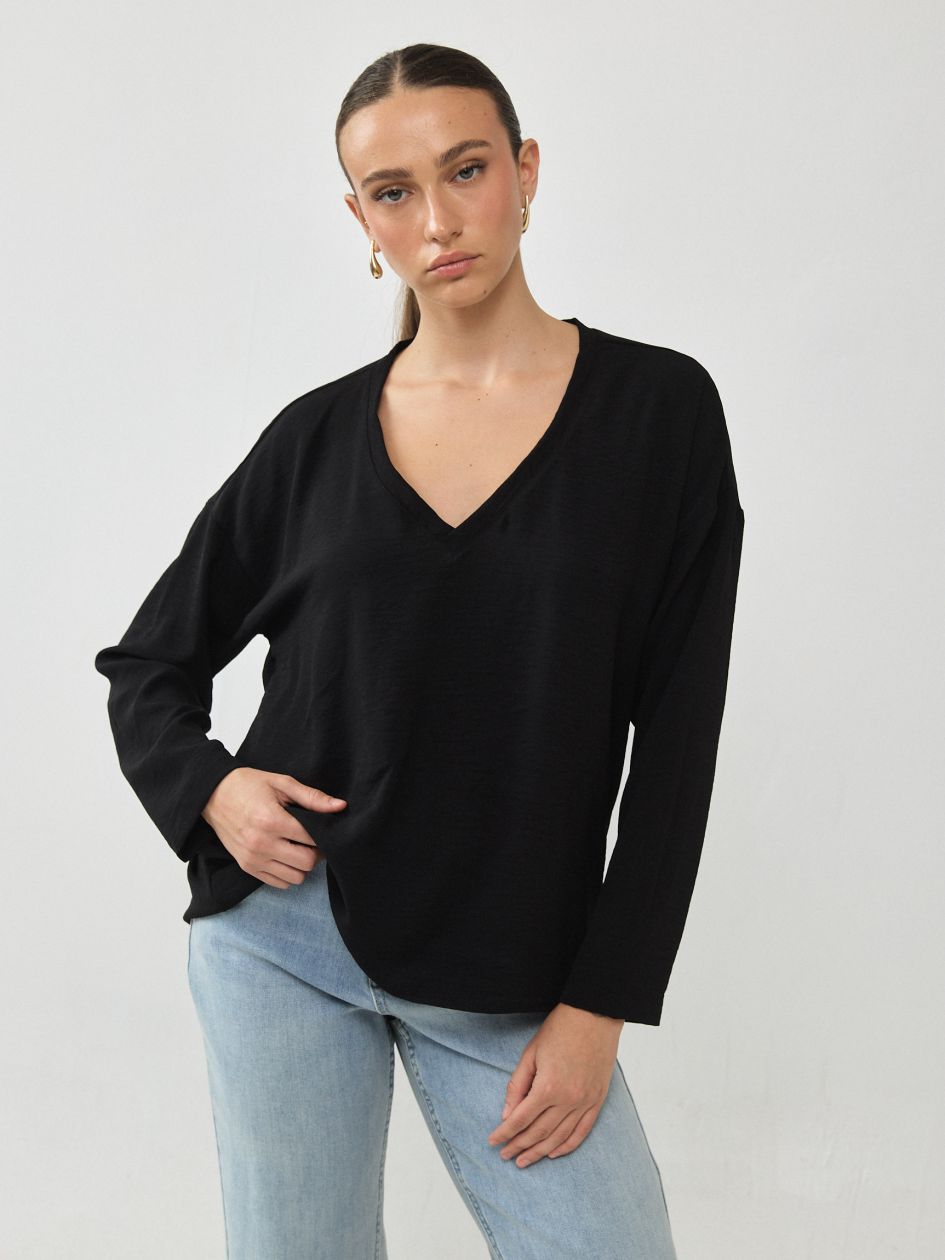 חולצה אריג וי