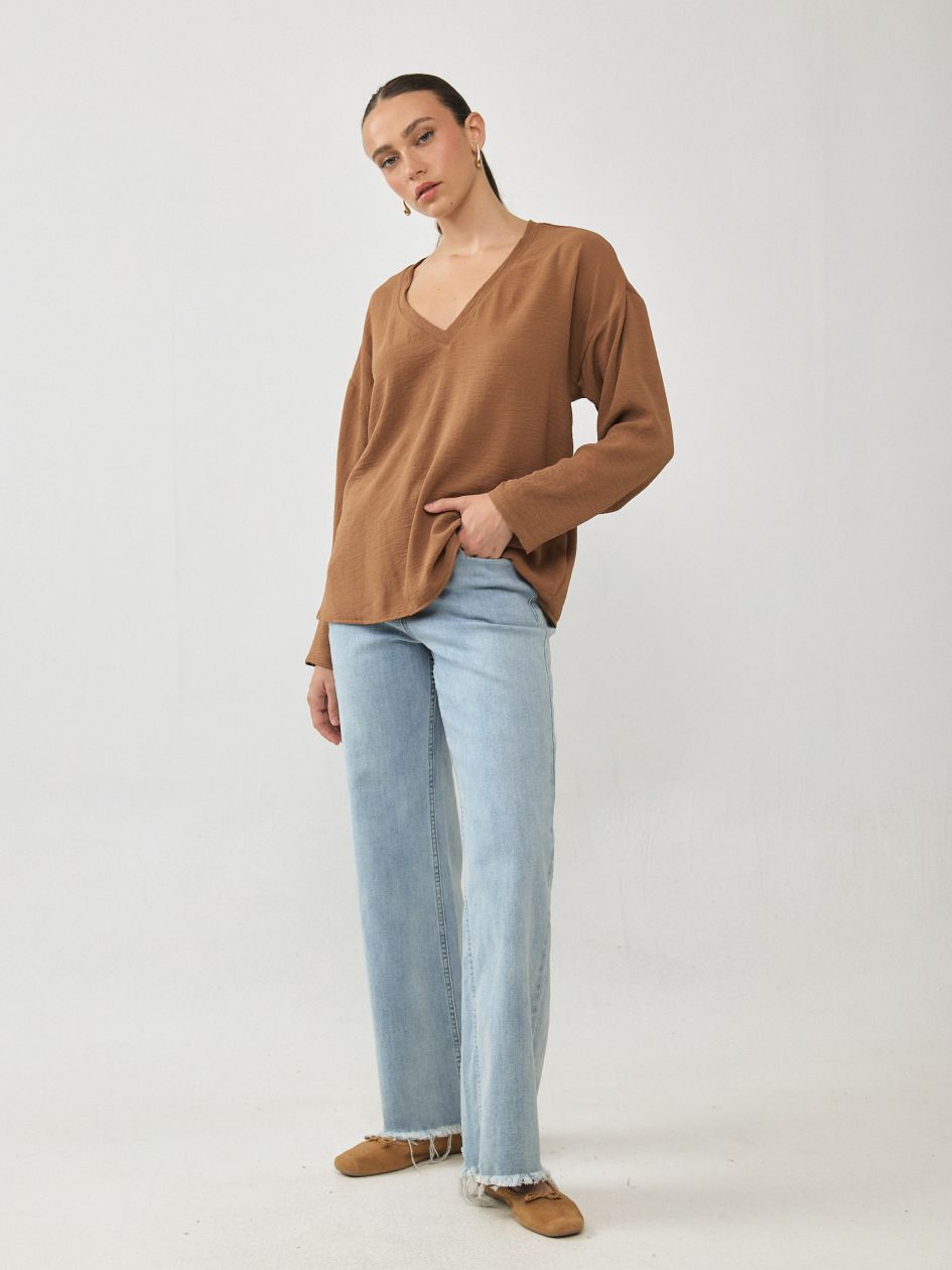 חולצה אריג וי