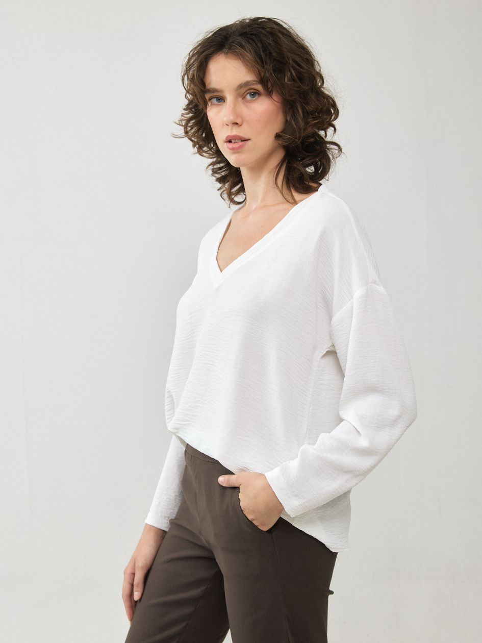 חולצה אריג וי