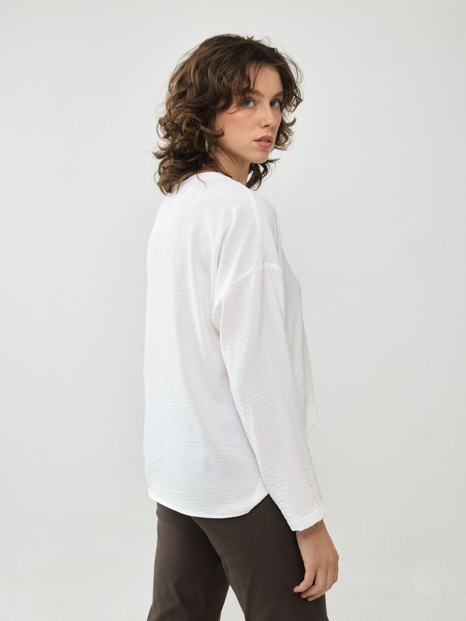 חולצה אריג וי