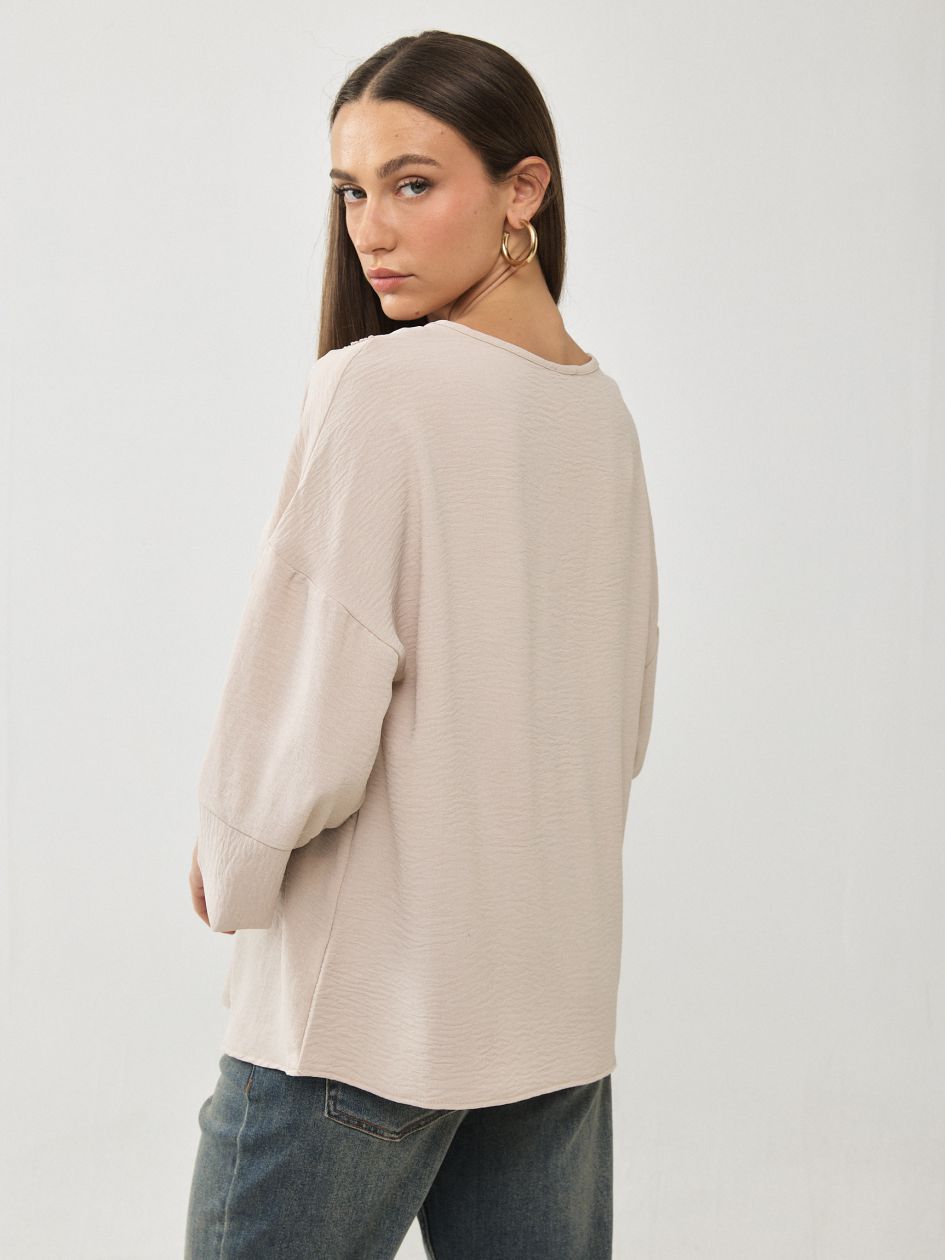 חולצה וי סרט