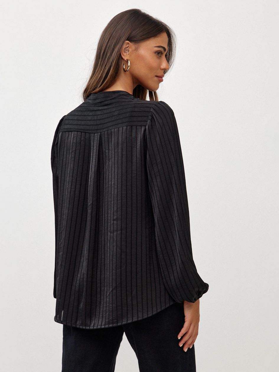 חולצה קשירה עניבה