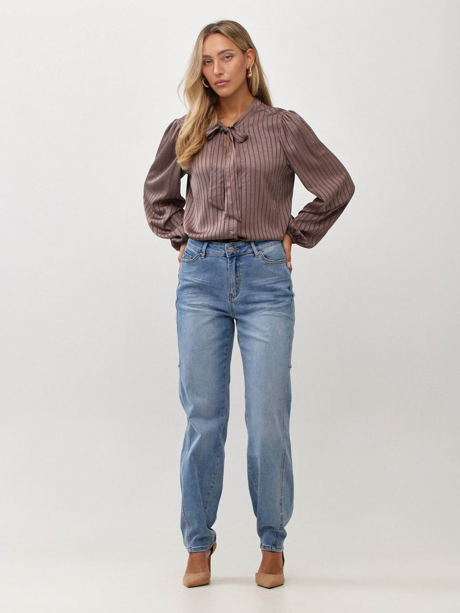 חולצה קשירה עניבה