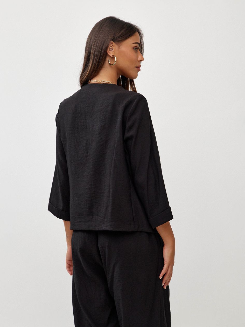 ג`קט וי שרוול 3/4