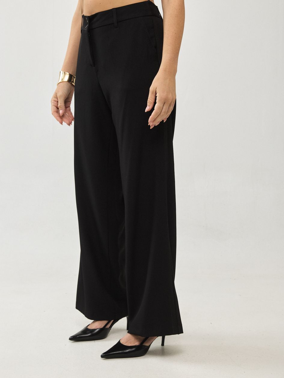 מכנסיים חגורה רחבה