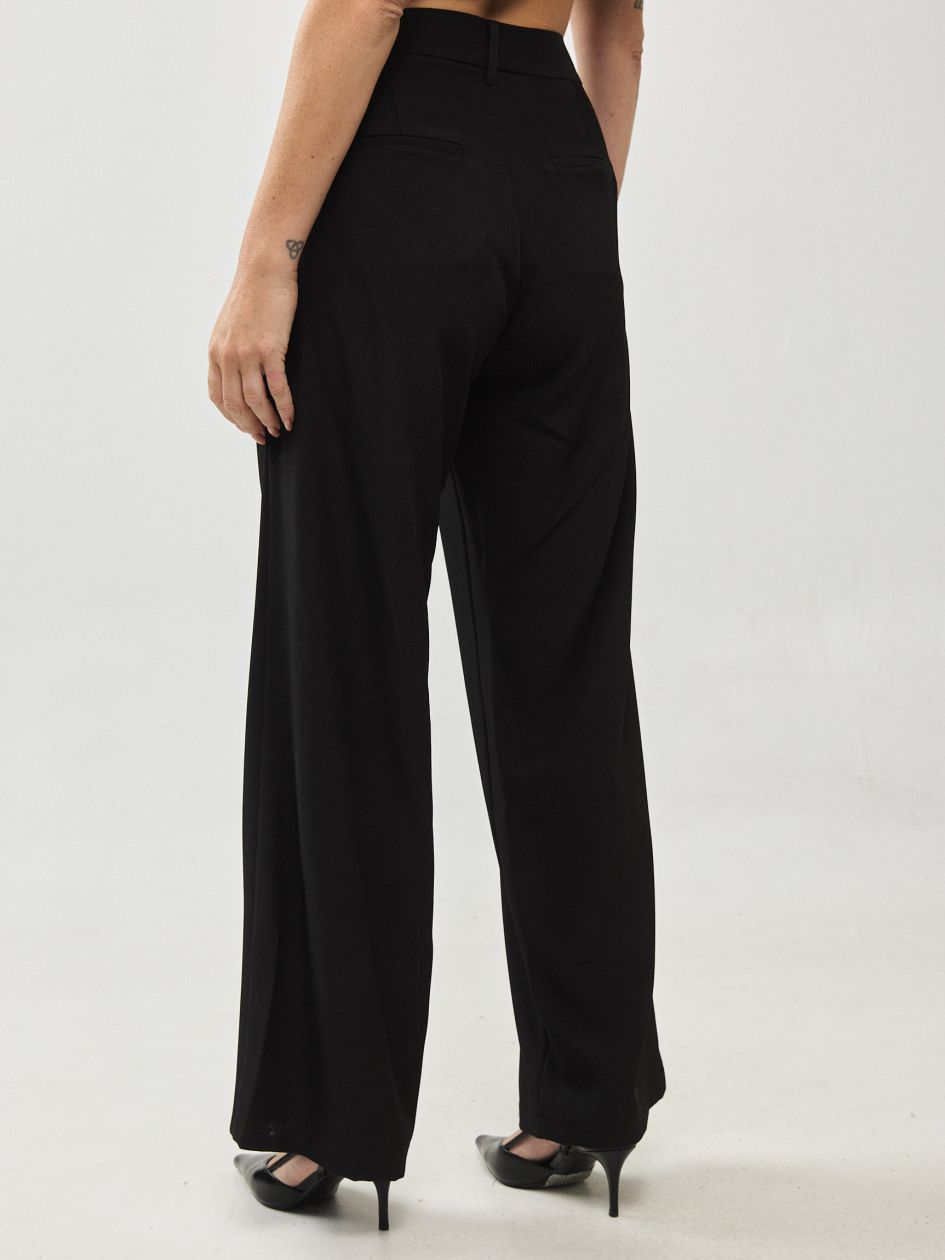 מכנסיים חגורה רחבה