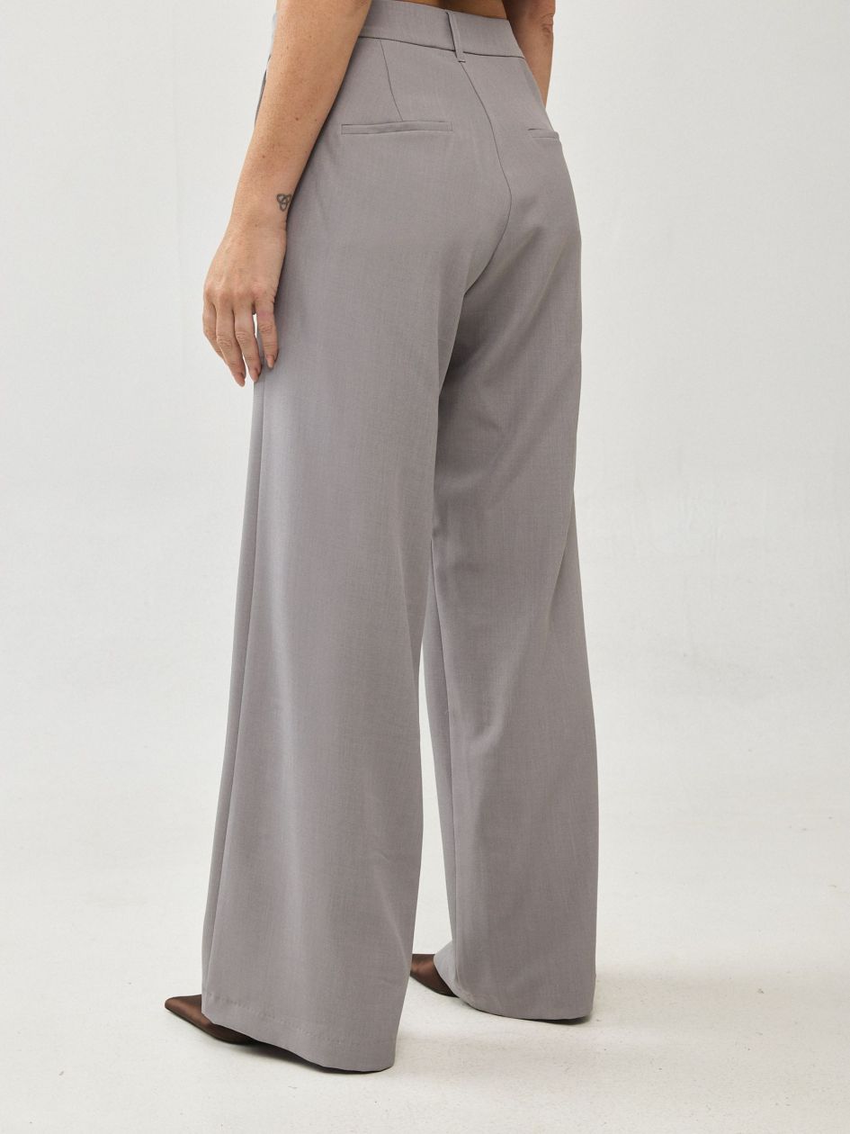 מכנסיים חגורה רחבה