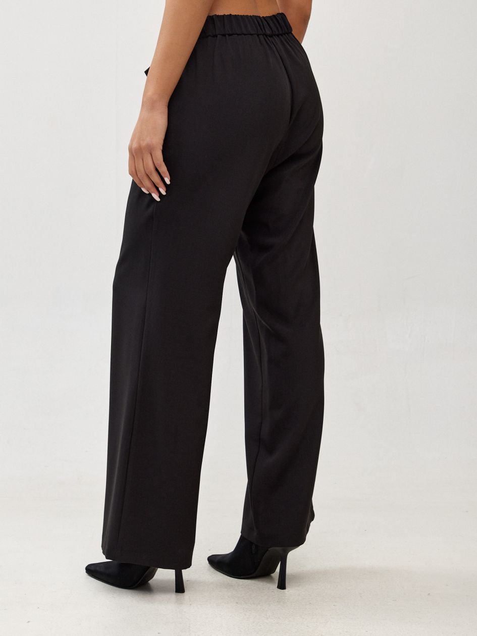 מכנסיים חגורה עם אבזם