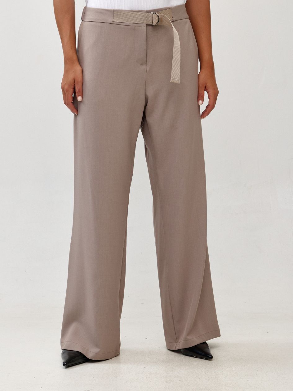 מכנסיים חגורה עם אבזם