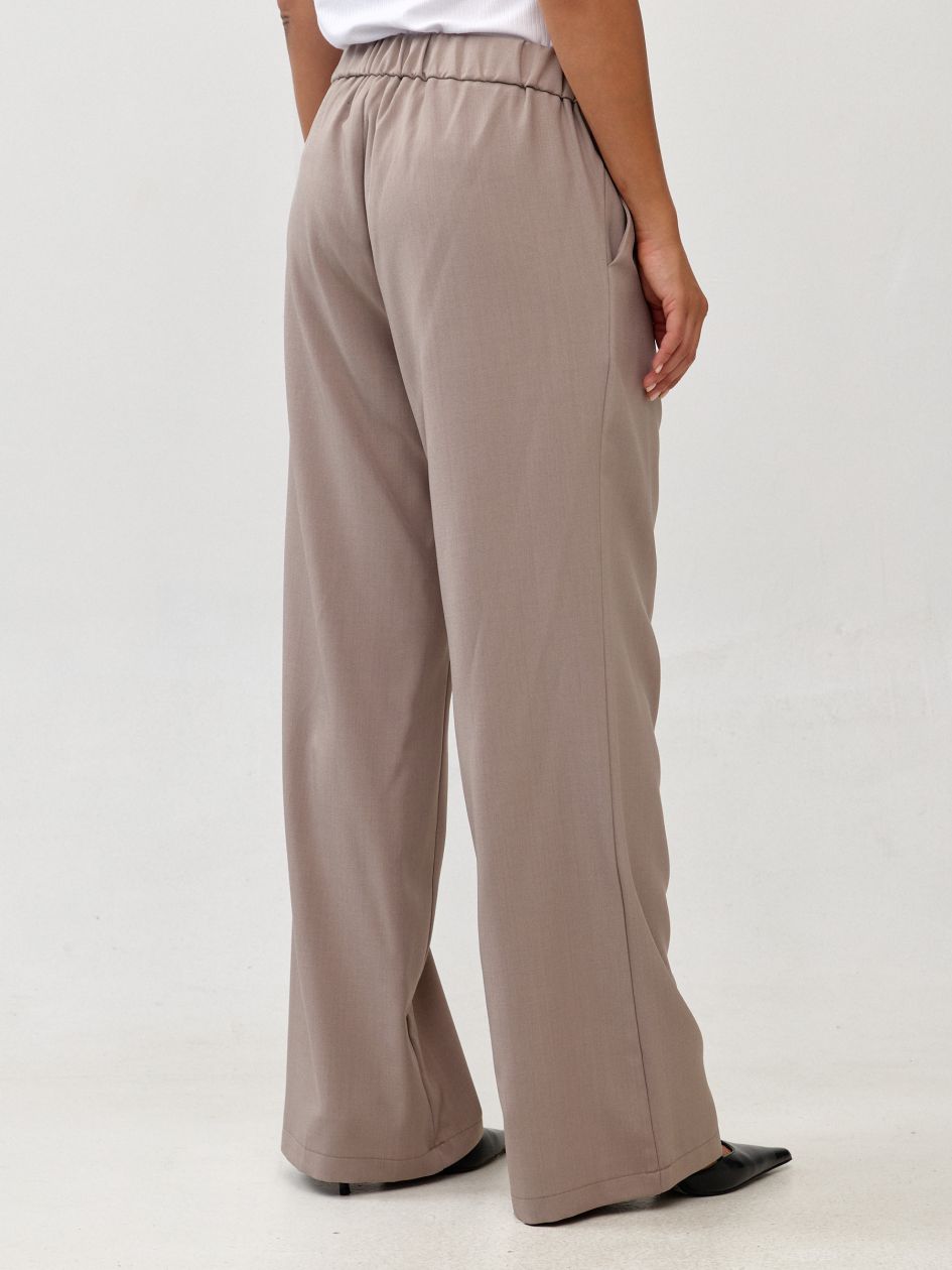 מכנסיים חגורה עם אבזם