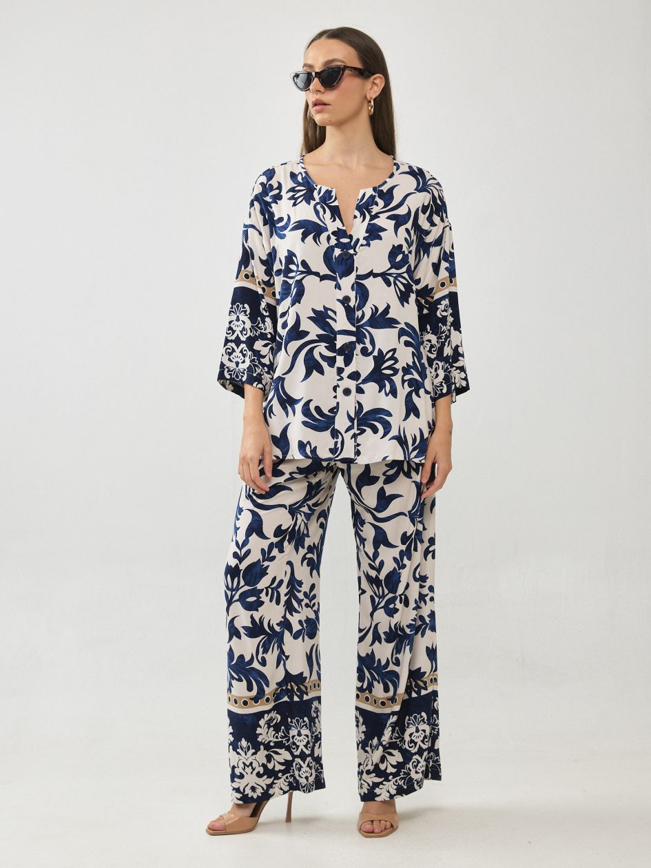 חולצה וי כפתורים