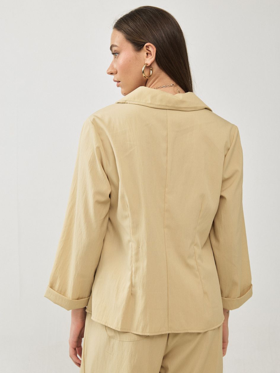 חולצה ג`קט צווארון