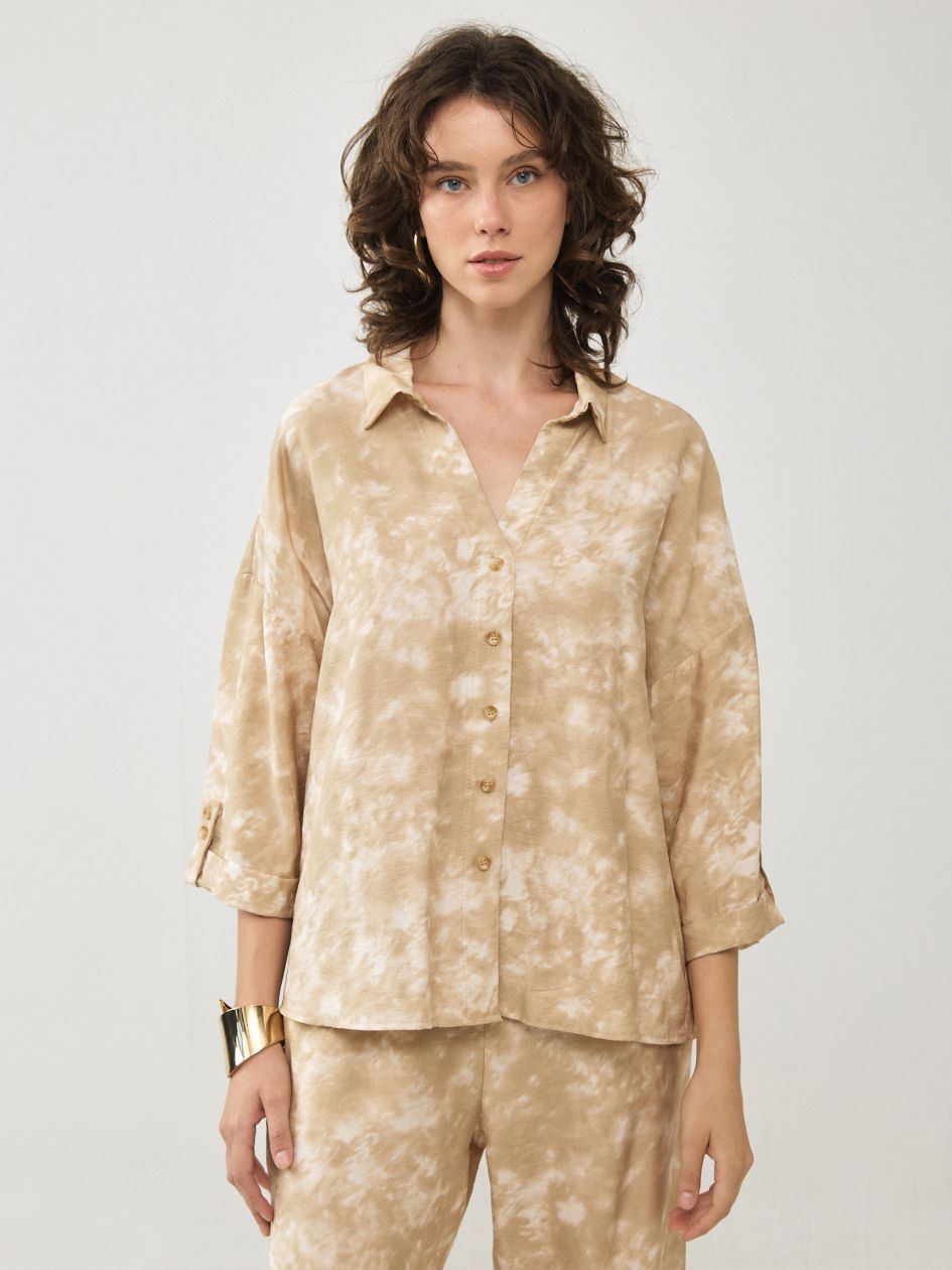 חולצה צווארון שרוול קלאפות