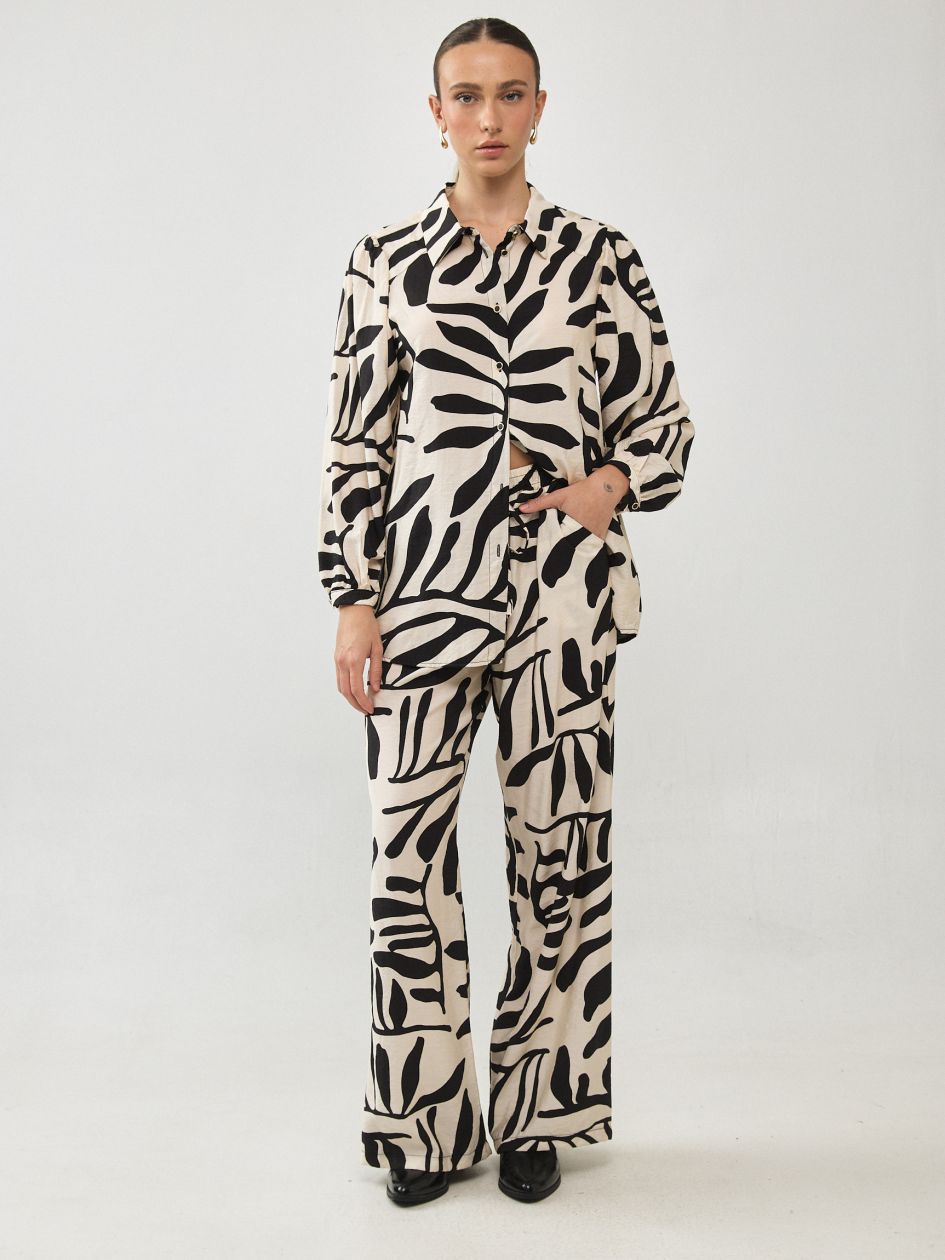 חולצה צווארון אריג מודפס