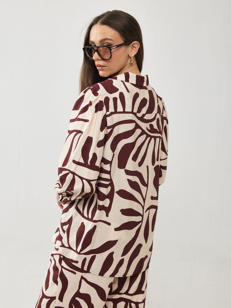 חולצה צווארון אריג מודפס