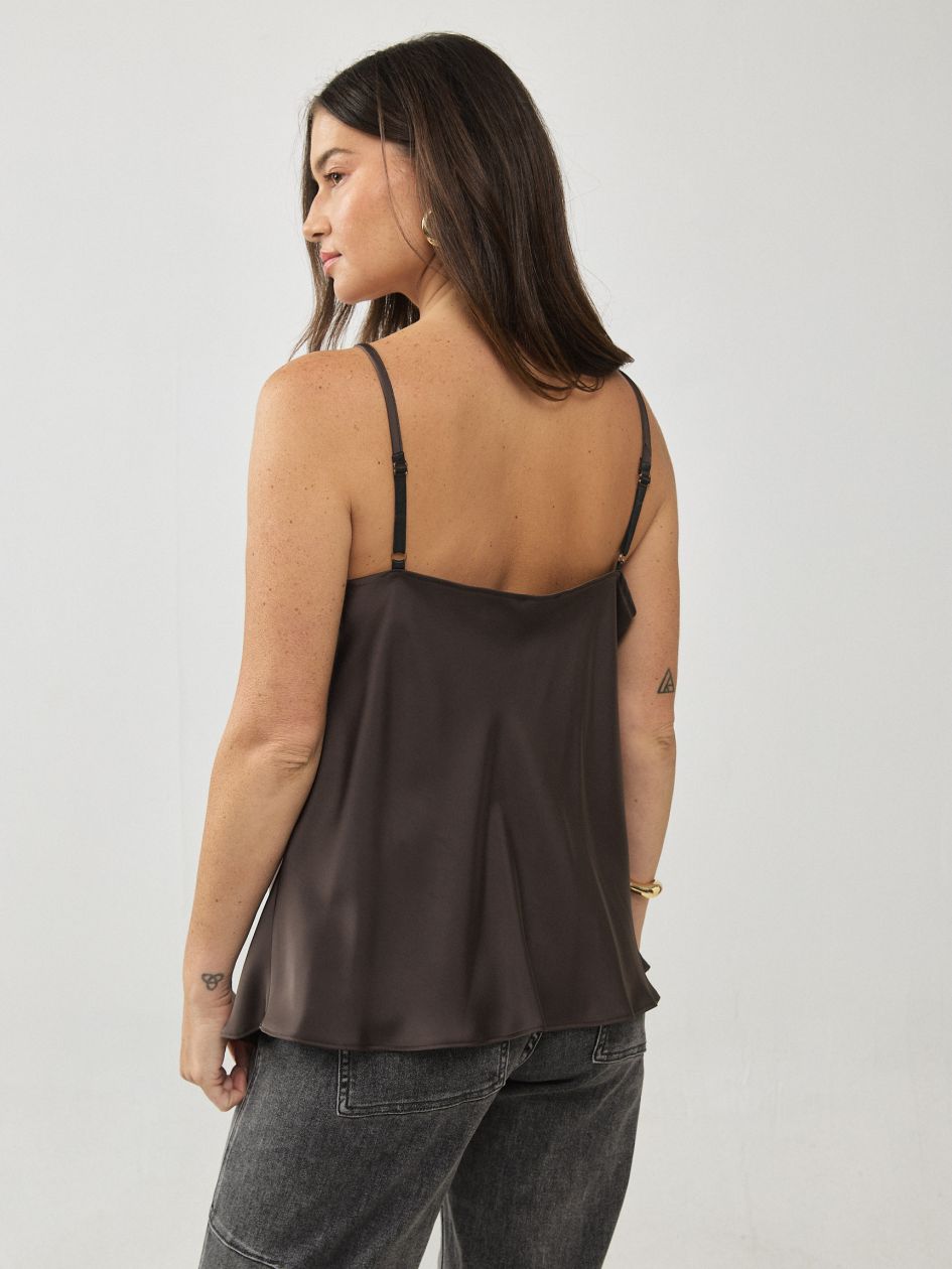 גופיה תחרה קדימה