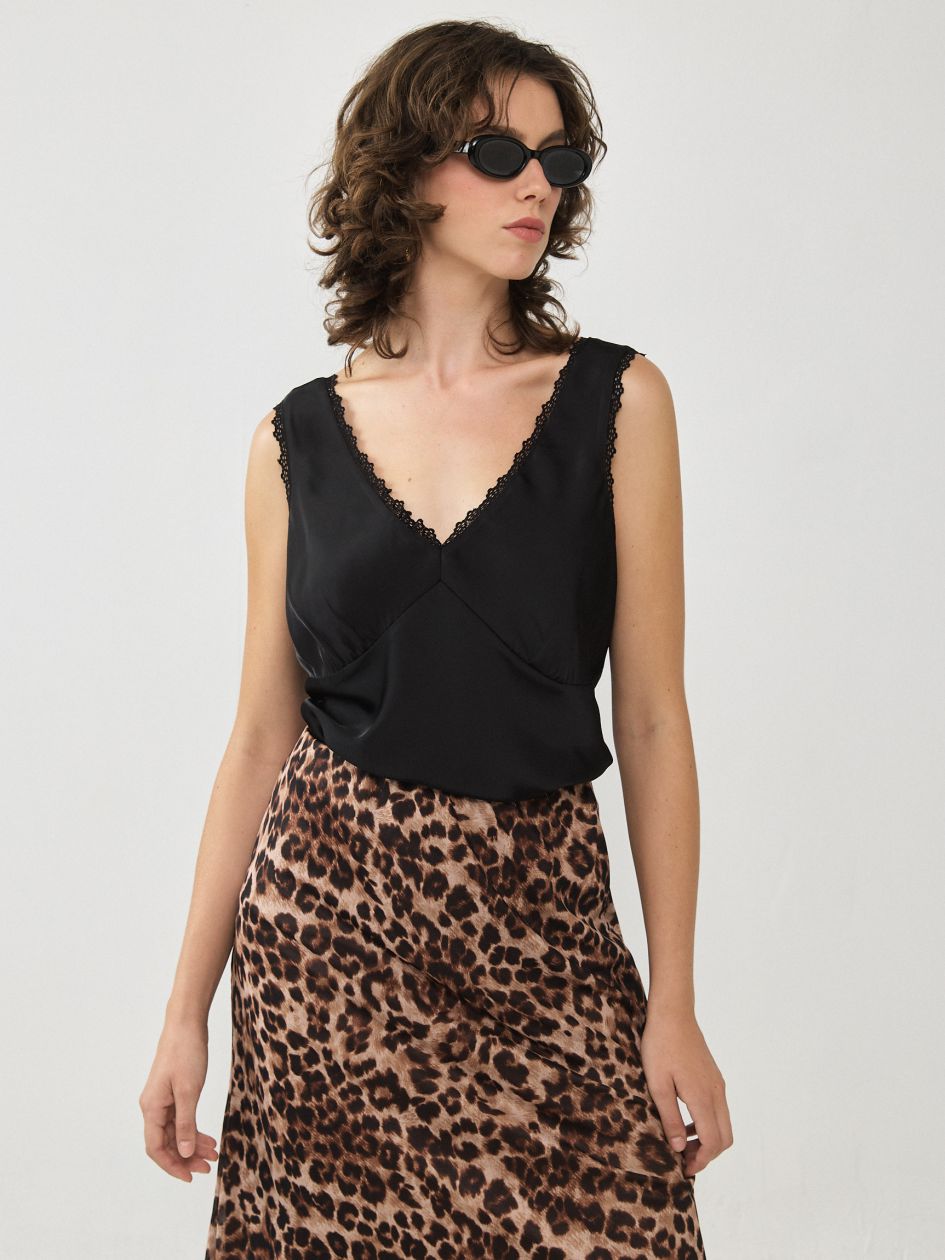 גופיה סאטן סרט תחרה