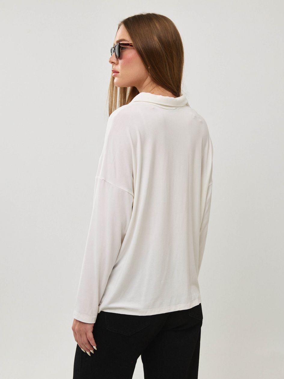 חולצה שינה צווארון סימפוניה