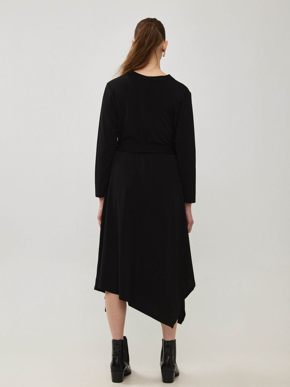 שמלה צווארון דר