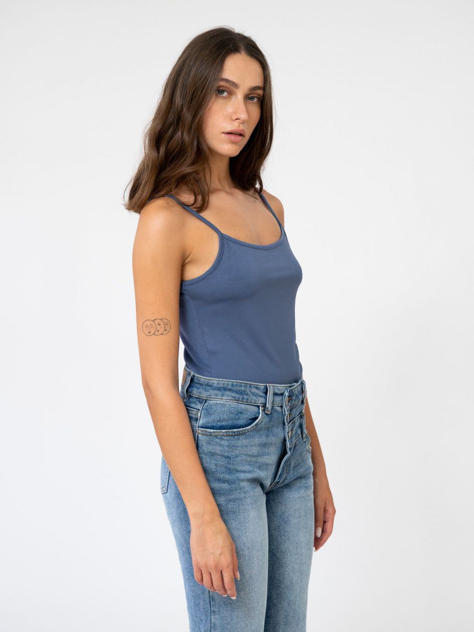 גופיה כתפיה דקה