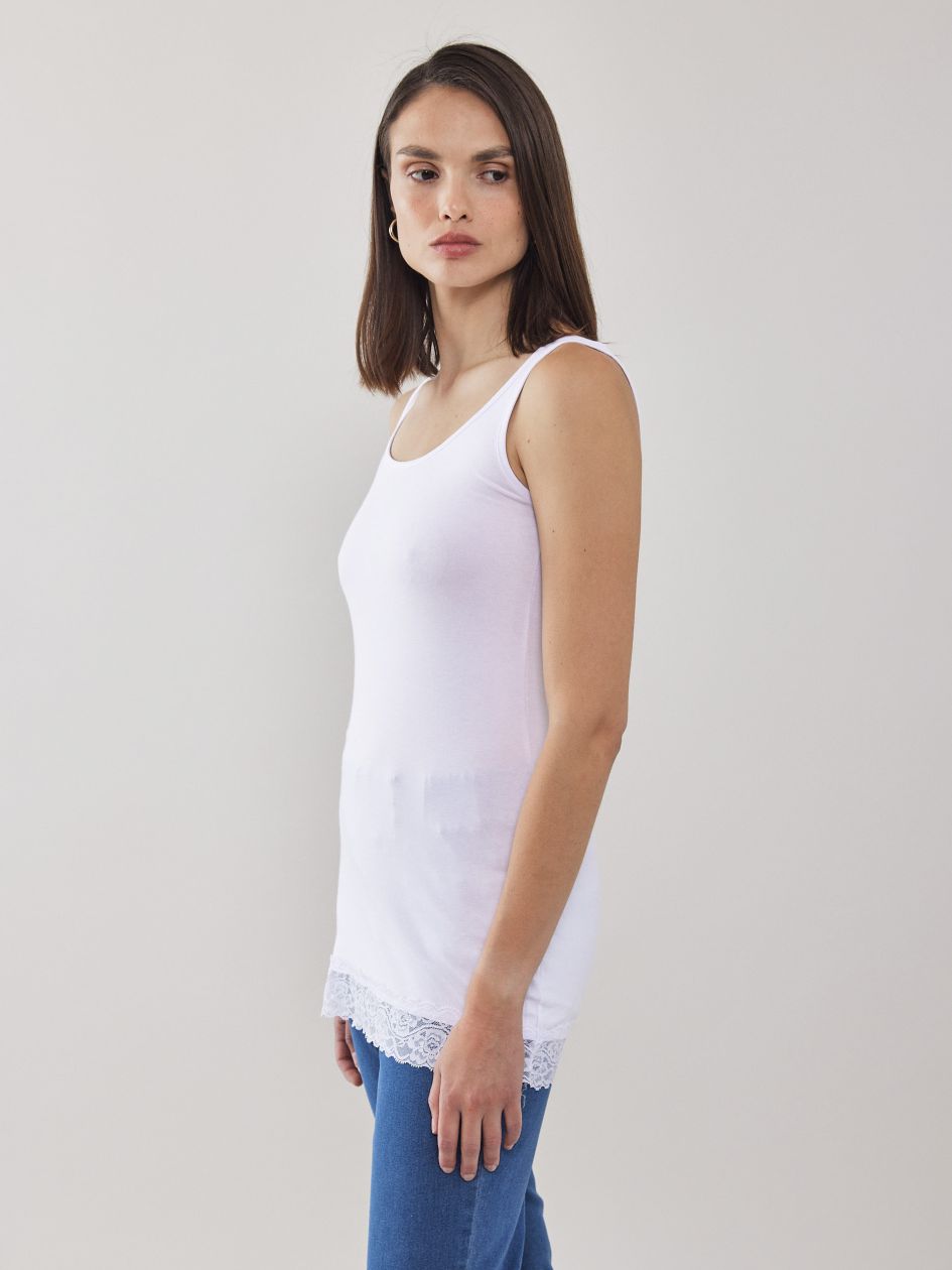 גופיית סיומת תחרה