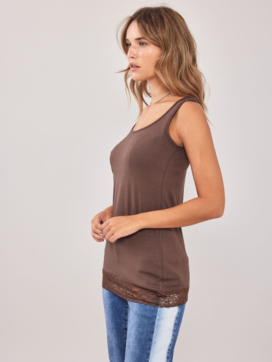 גופיית סיומת תחרה