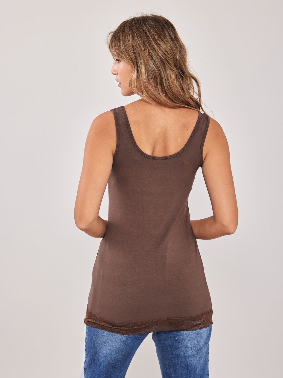 גופיית סיומת תחרה