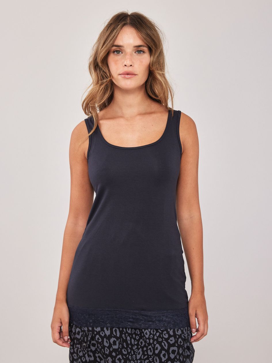 גופיית סיומת תחרה