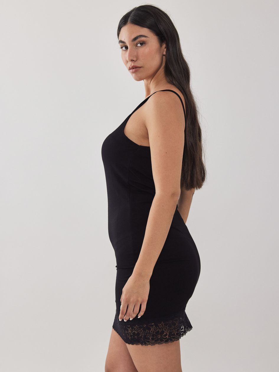 שמלת בסיס עם תחרה