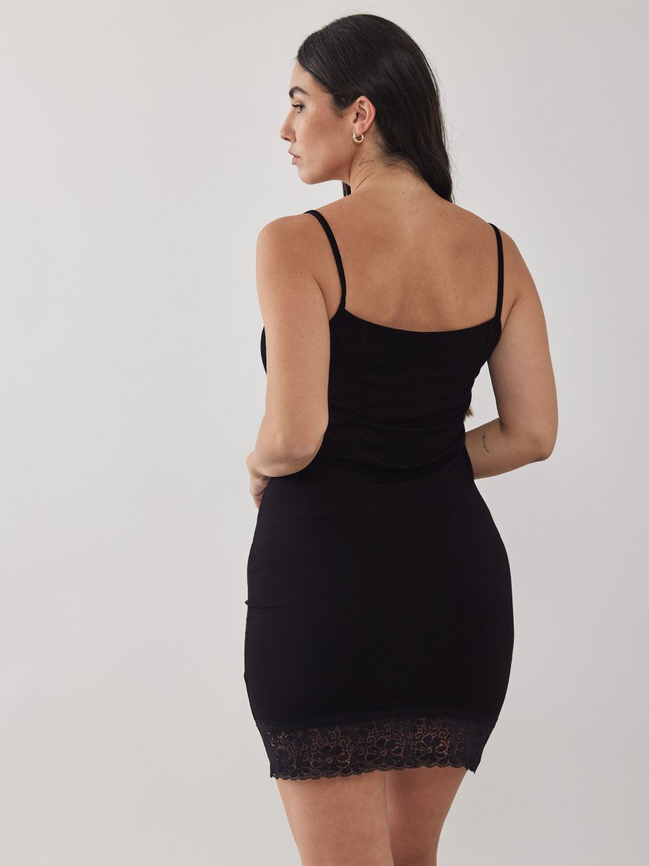 שמלת בסיס עם תחרה