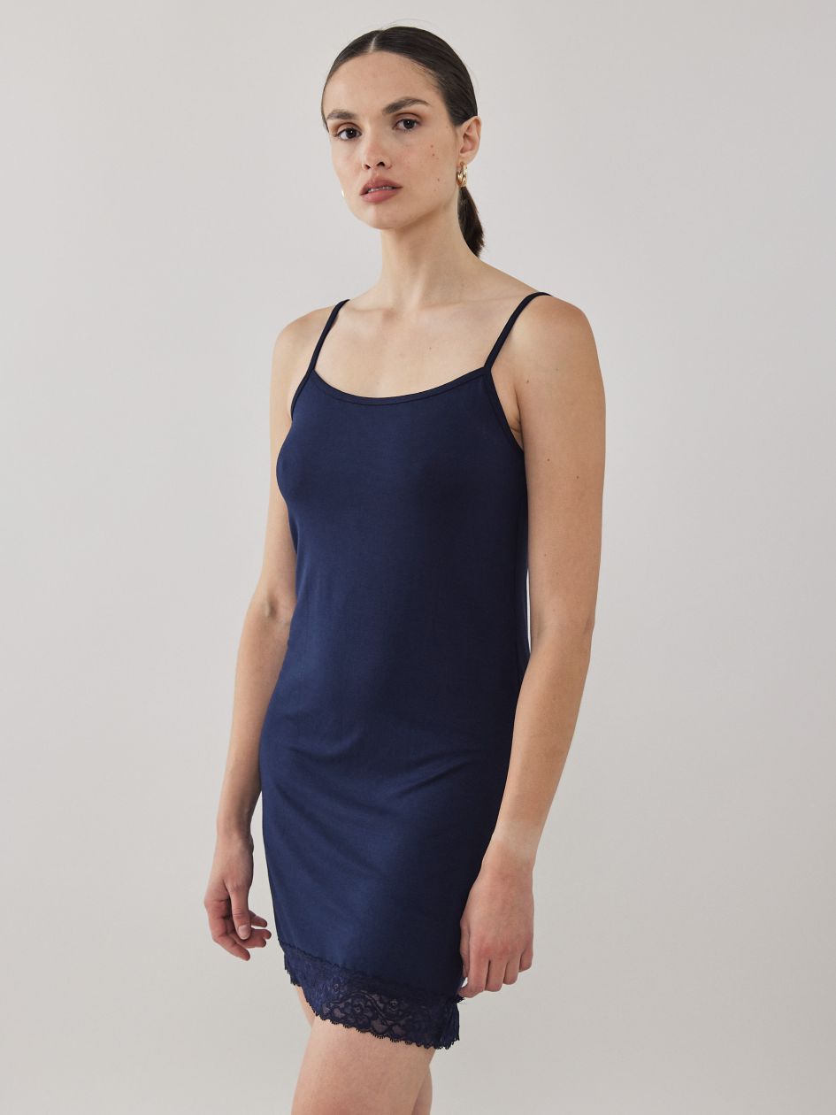 שמלת בסיס עם תחרה