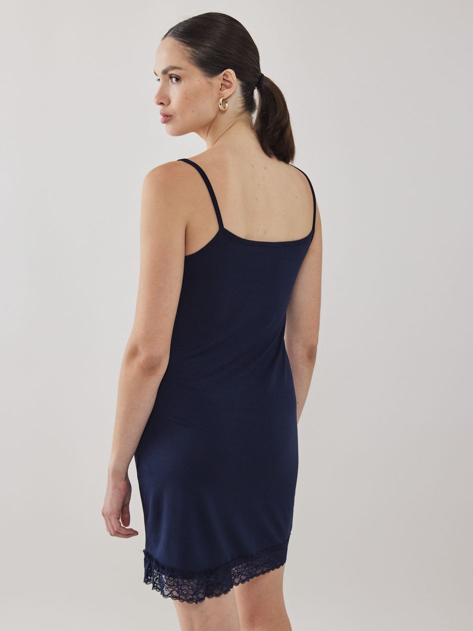 שמלת בסיס עם תחרה